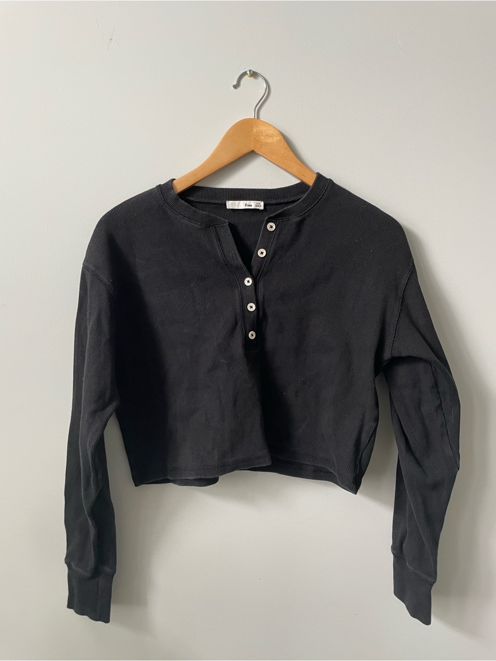 Aritzia Wilfred Free Black Cropped Henley Long-Sleeve Top • Women’s XXS